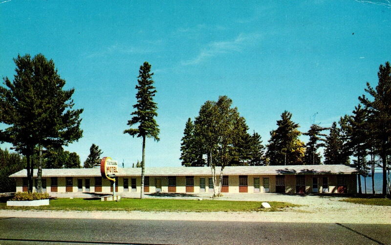 Victoria Motel - Vintage Postcard